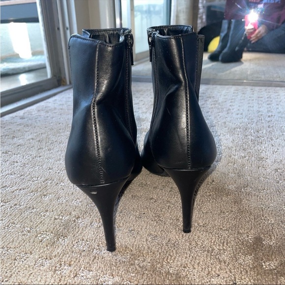 Express Pointed Toe Heeled Boots - Picture 3 of 8